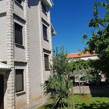 Hama Komunela Mit Garten Und Stellplatz By Interhome *