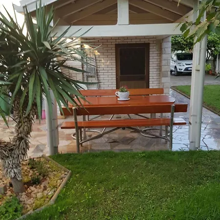 Hama Komunela Mit Garten Und Stellplatz By Interhome * Umag