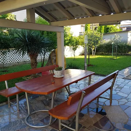 Hama Komunela Mit Garten Und Stellplatz By Interhome *